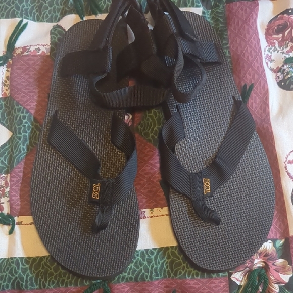Teva Black Adventure Sandals Minimalist Design - Picture 3 of 4